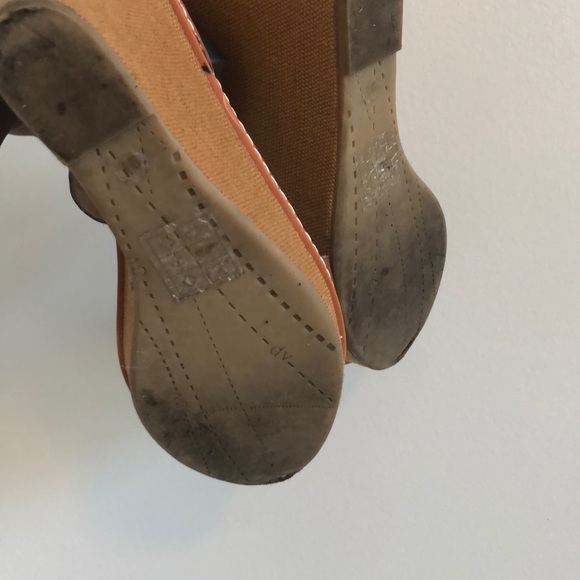 DV by DOLCE VITA Brown and Black Platform Wedges - Picture 6 of 6